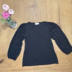 ✨ NEVER WORN 💋 LTD BREEZY LONG SLEEVE TEE